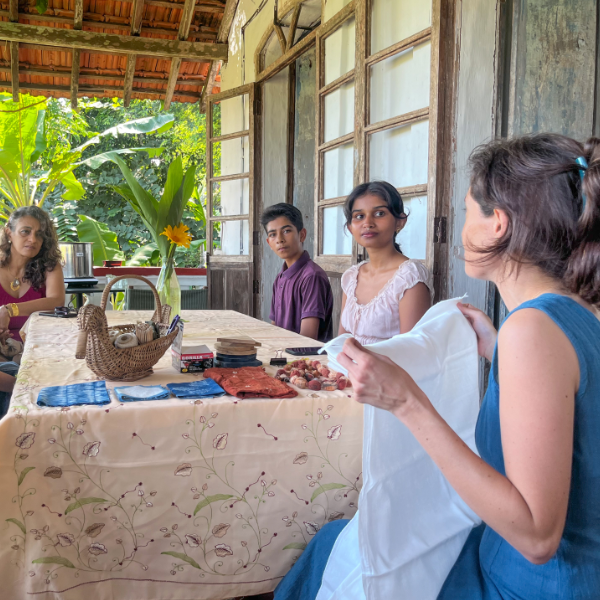 tie-and-die-mobile-1