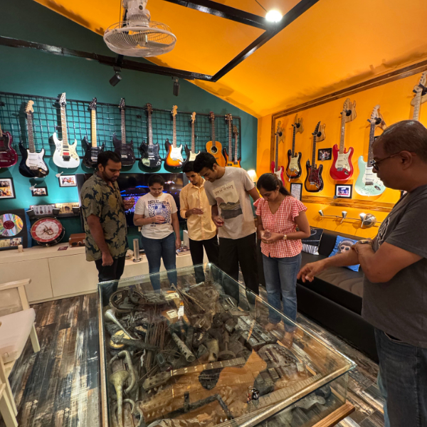 the-guitar-sanctury-mobile-2