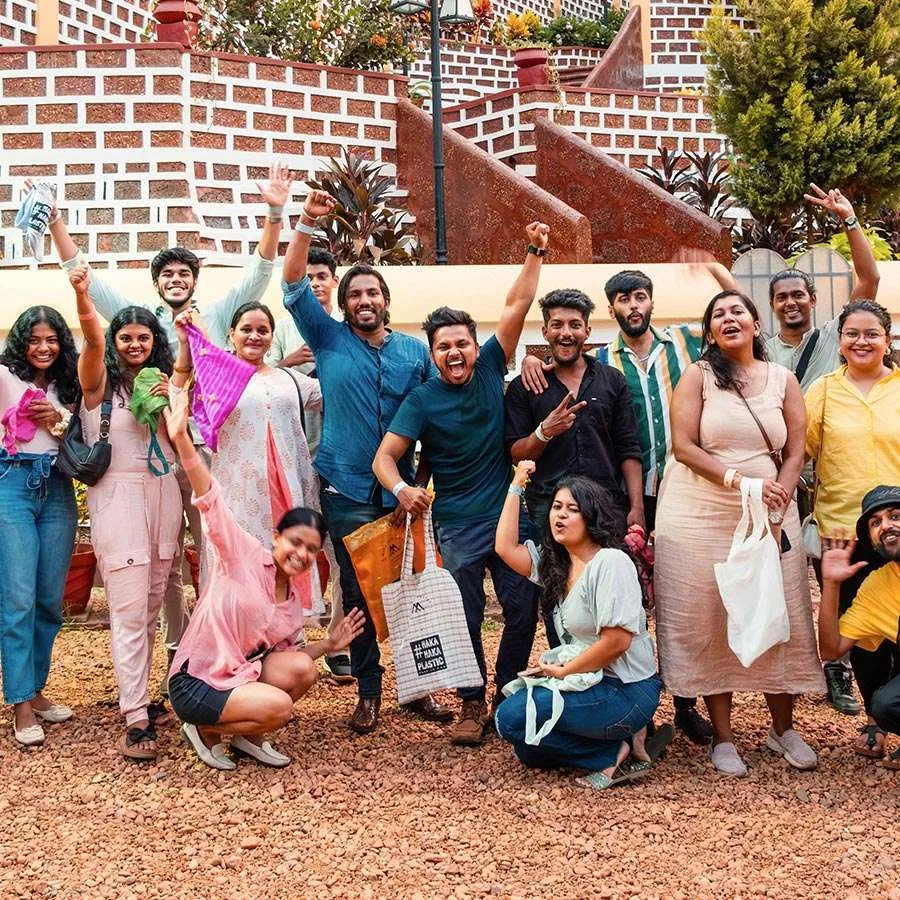 team-cheering-in-goa-mobile